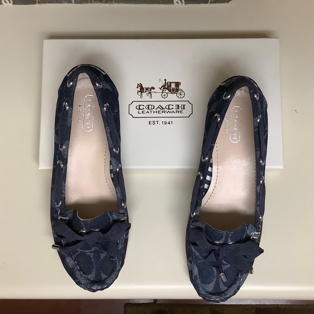COACH - CARISA - INDIGO - 6.5 M  (Used in Excellent Condition)